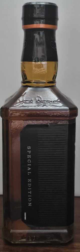Sinatra Select - Jack Daniel Distillery (375 mL) alcohol collectible [Barcode 082184003787] - Main Image 2