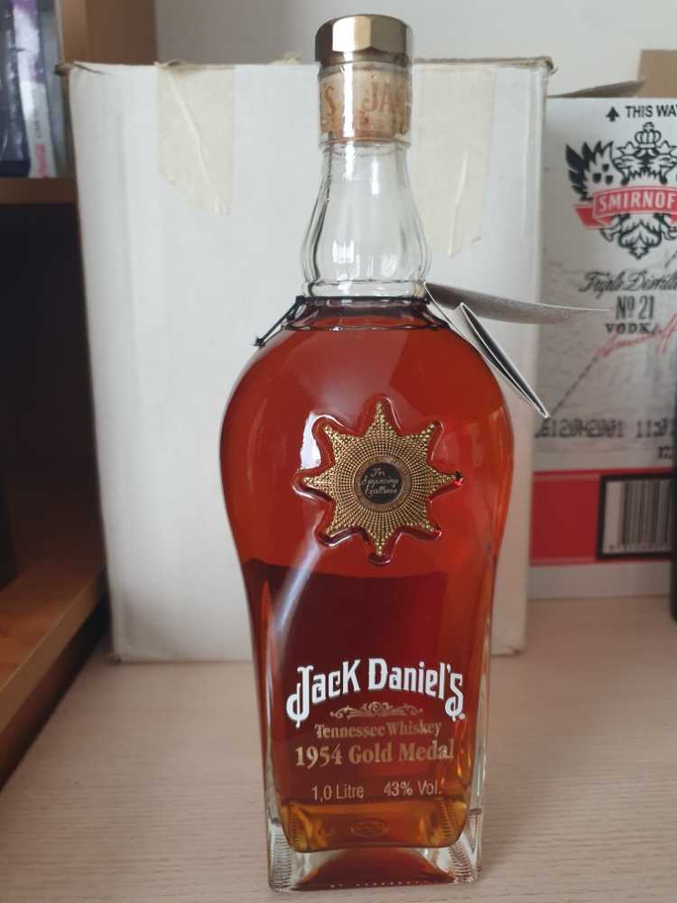 1954 GOLD MEDAL  - Jack Daniel‘s Distillery (1 L) alcohol collectible [Barcode 082184037027] - Main Image 3