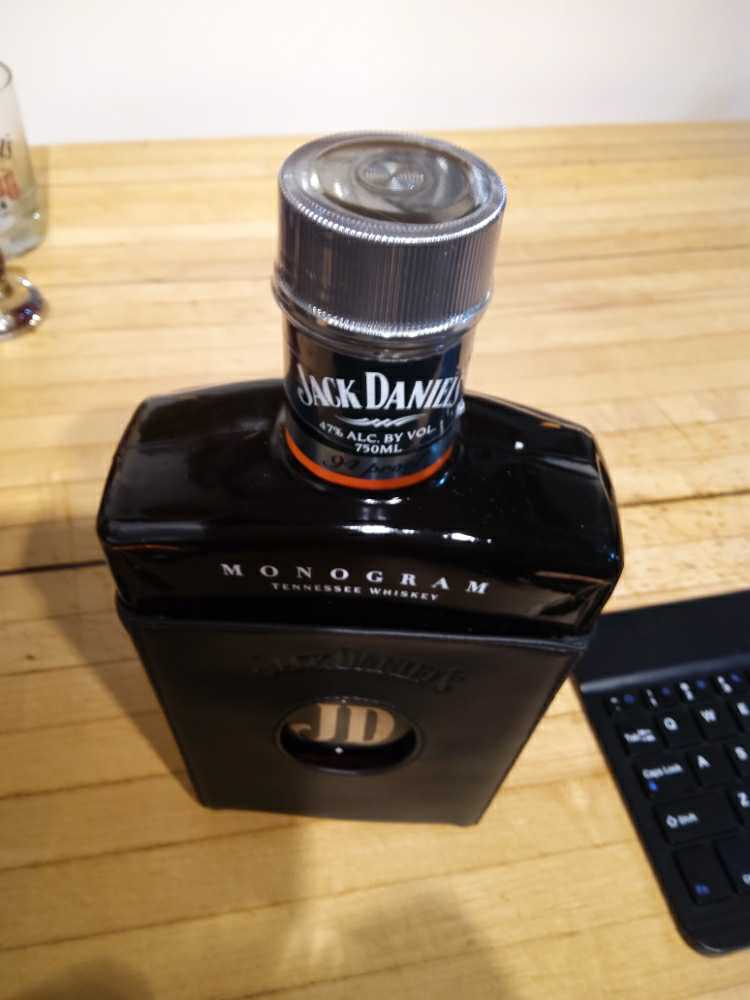 Monogram Gentleman Jack 2004 - Jack Daniel‘s Distillery (750 mL) alcohol collectible - Main Image 3