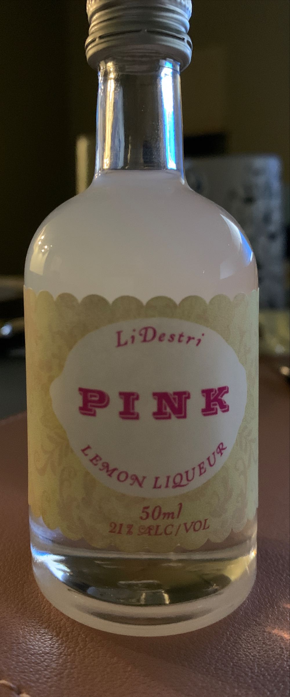 Diecast Hotwheels Tesla Model 3 Short Card