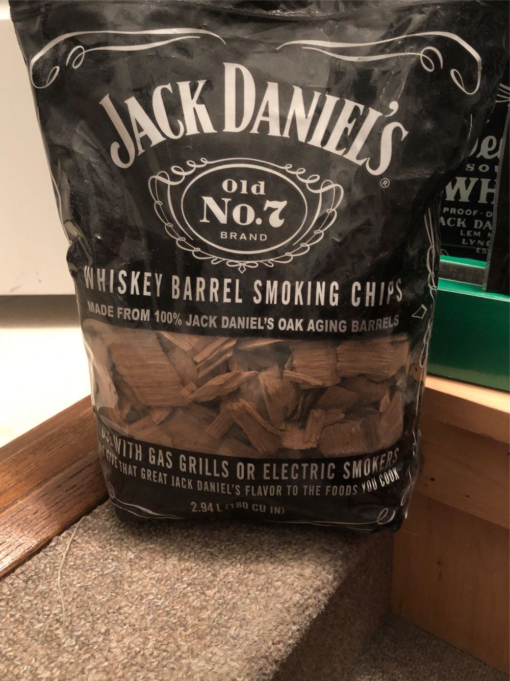 BBQ : Jack Daniels Whiskey Barrel Wood Smoking Chips  alcohol collectible [Barcode 078342017499] - Main Image 4