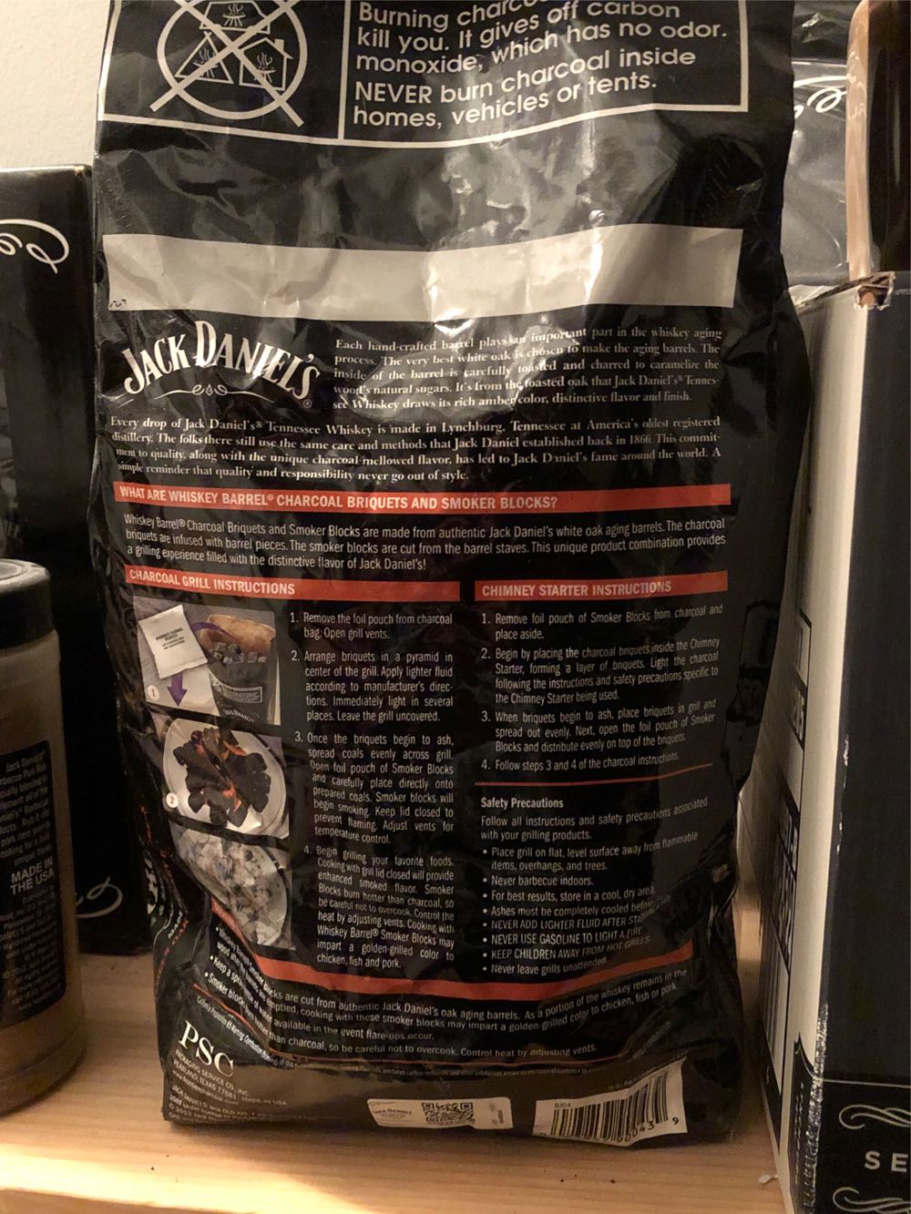 BBQ : Jack Daniel Whiskey Barrels Charcoal Briquette  alcohol collectible [Barcode 023857900439] - Main Image 2