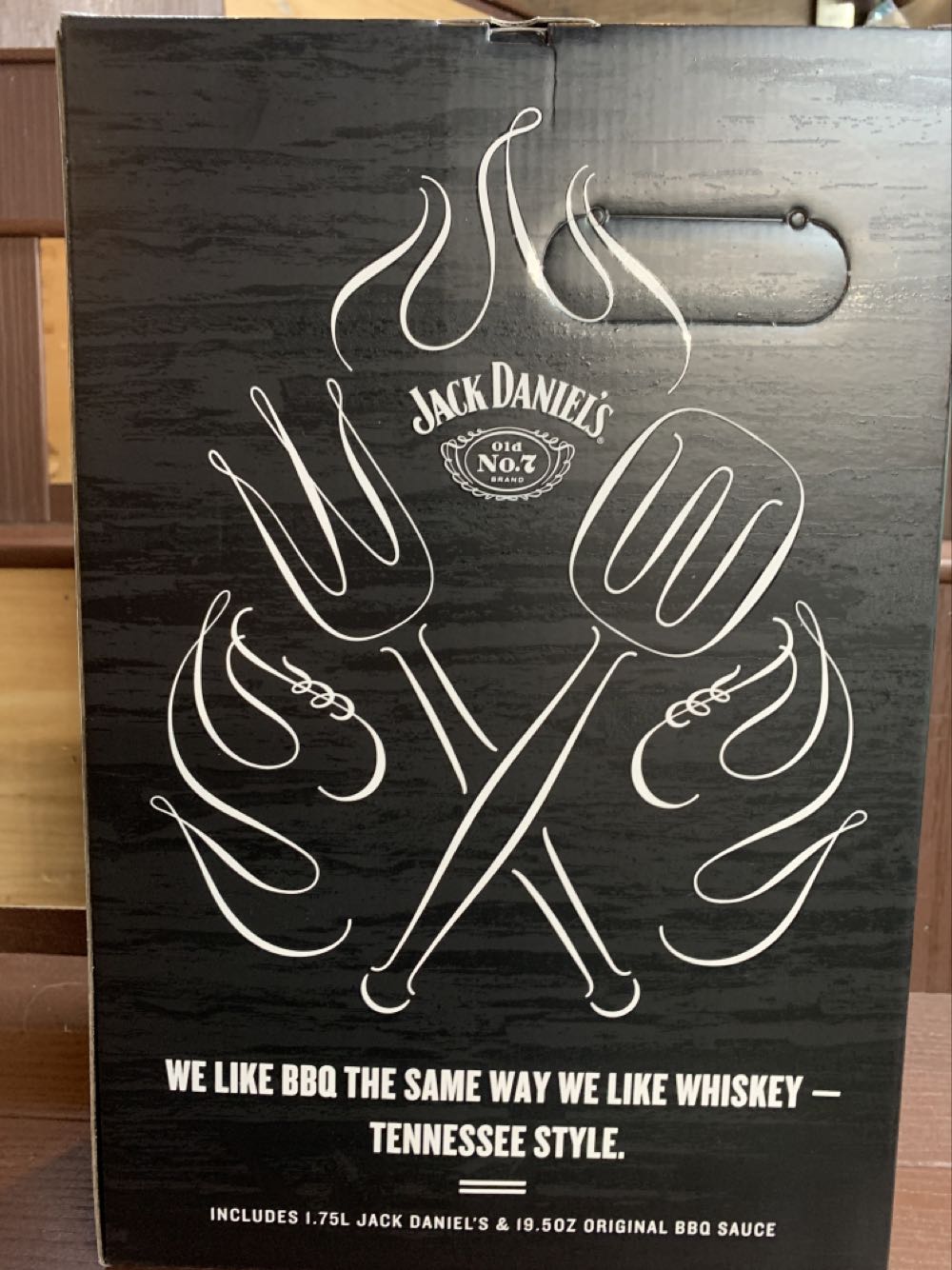 Set Jack Daniels With BBQ Sauce Set - Jack Daniel Distillery (1.750 mL) alcohol collectible [Barcode 082184205310] - Main Image 2