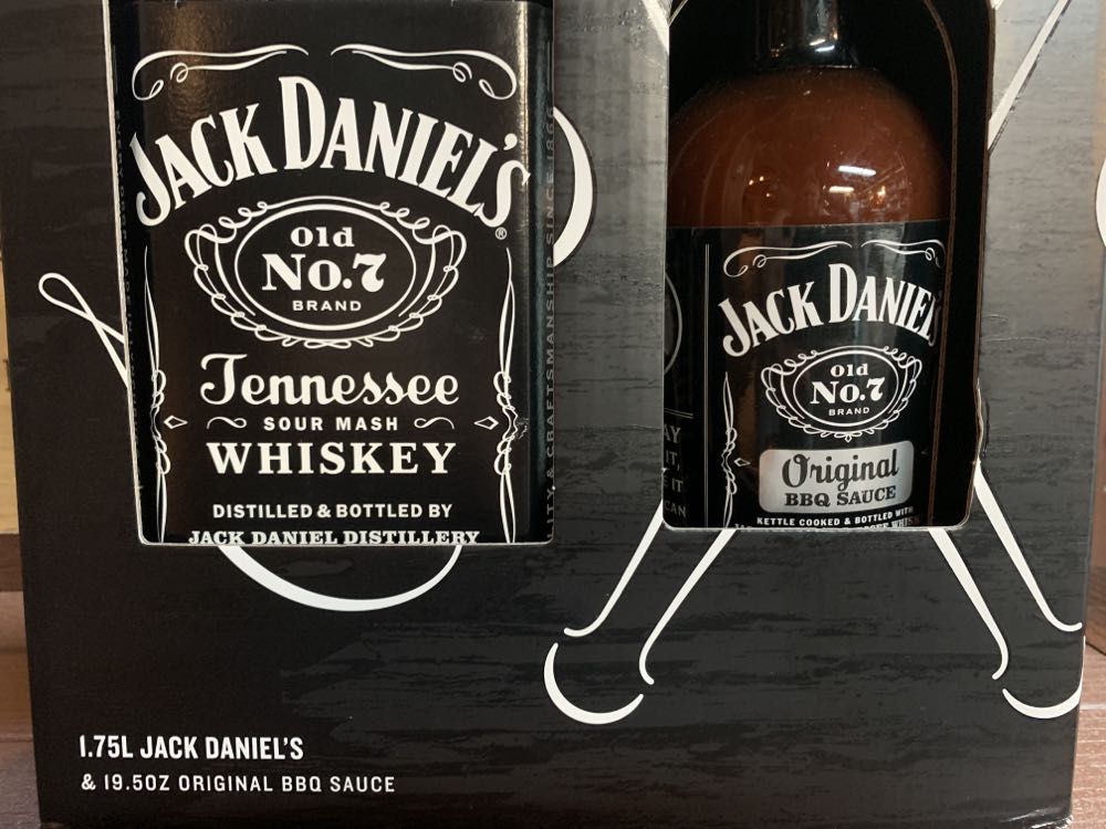 Set Jack Daniels With BBQ Sauce Set - Jack Daniel Distillery (1.750 mL) alcohol collectible [Barcode 082184205310] - Main Image 3