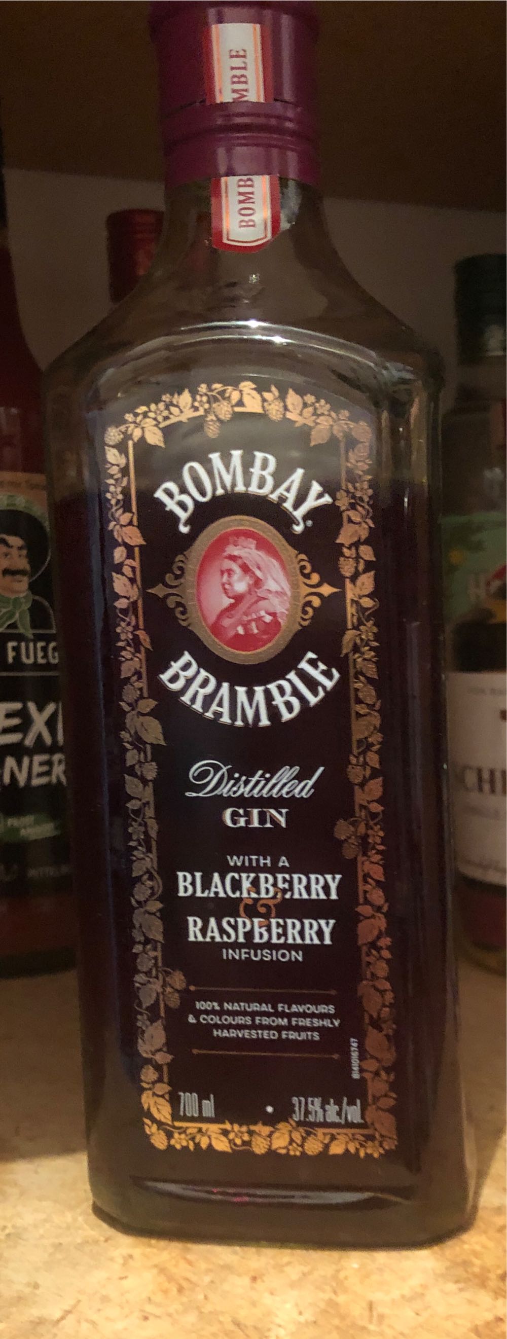 Bombay Sapphire Bramble Infusion Gin  (700 mL) alcohol collectible [Barcode 7640175742522] - Main Image 2