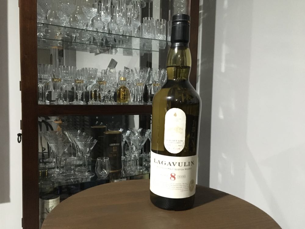 LAGAVULIN 8y Islay Single Malt Scotch Whisky - The Lagavulin Distillery (700 mL) alcohol collectible [Barcode 5000281050546] - Main Image 2