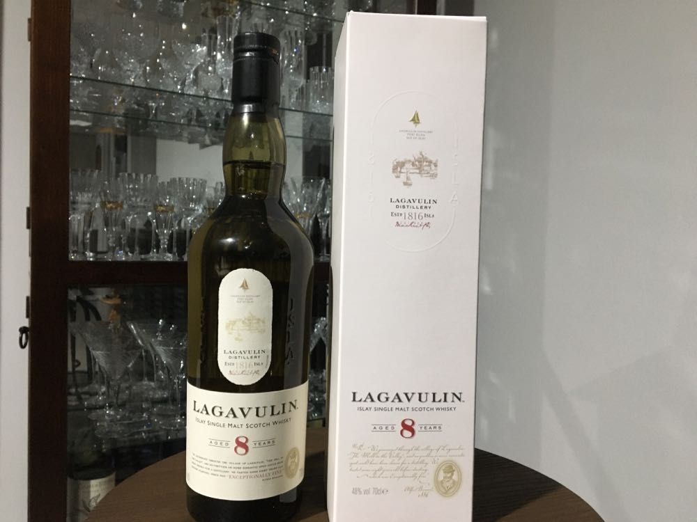 LAGAVULIN 8y Islay Single Malt Scotch Whisky - The Lagavulin Distillery (700 mL) alcohol collectible [Barcode 5000281050546] - Main Image 3