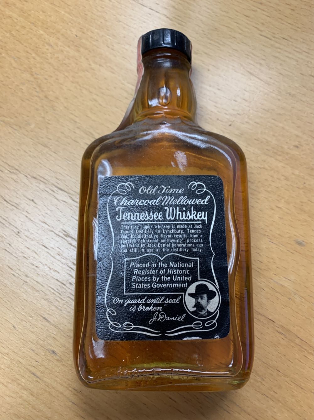 Black Label Half Pint - Jack Daniel Distillery (200 mL) alcohol collectible - Main Image 2