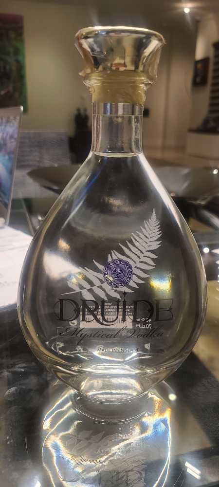 Druide Mystical Vodka   (700 mL) alcohol collectible [Barcode 8410023026710] - Main Image 2
