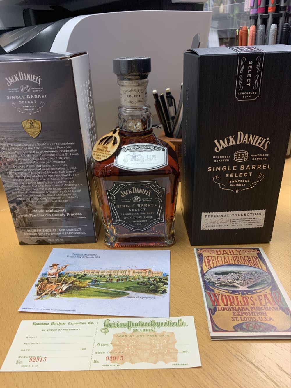 US Collectors 1904 St. Louis Exposition Gold Medal - Jack Daniel Distillery (750 mL) alcohol collectible - Main Image 2