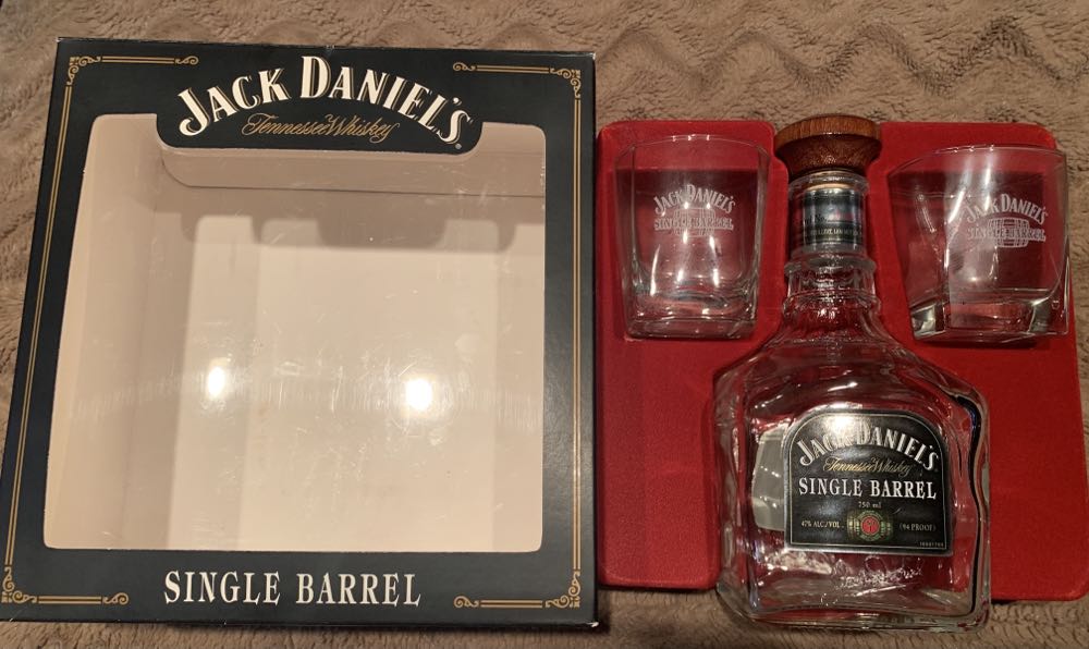 Set With Two Glasses - Jack Daniel Distillery alcohol collectible [Barcode 082184046791] - Main Image 3