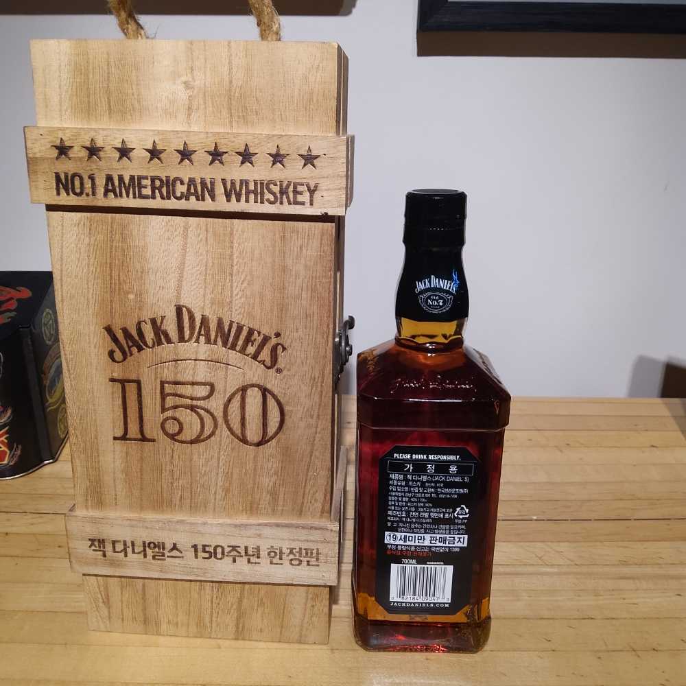 Korean 150th Black Label Gift Box  (700 mL) alcohol collectible - Main Image 2
