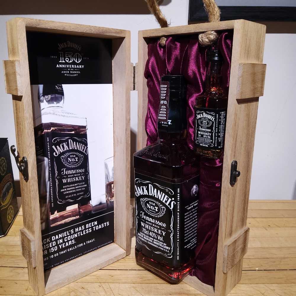 Korean 150th Black Label Gift Box  (700 mL) alcohol collectible - Main Image 4