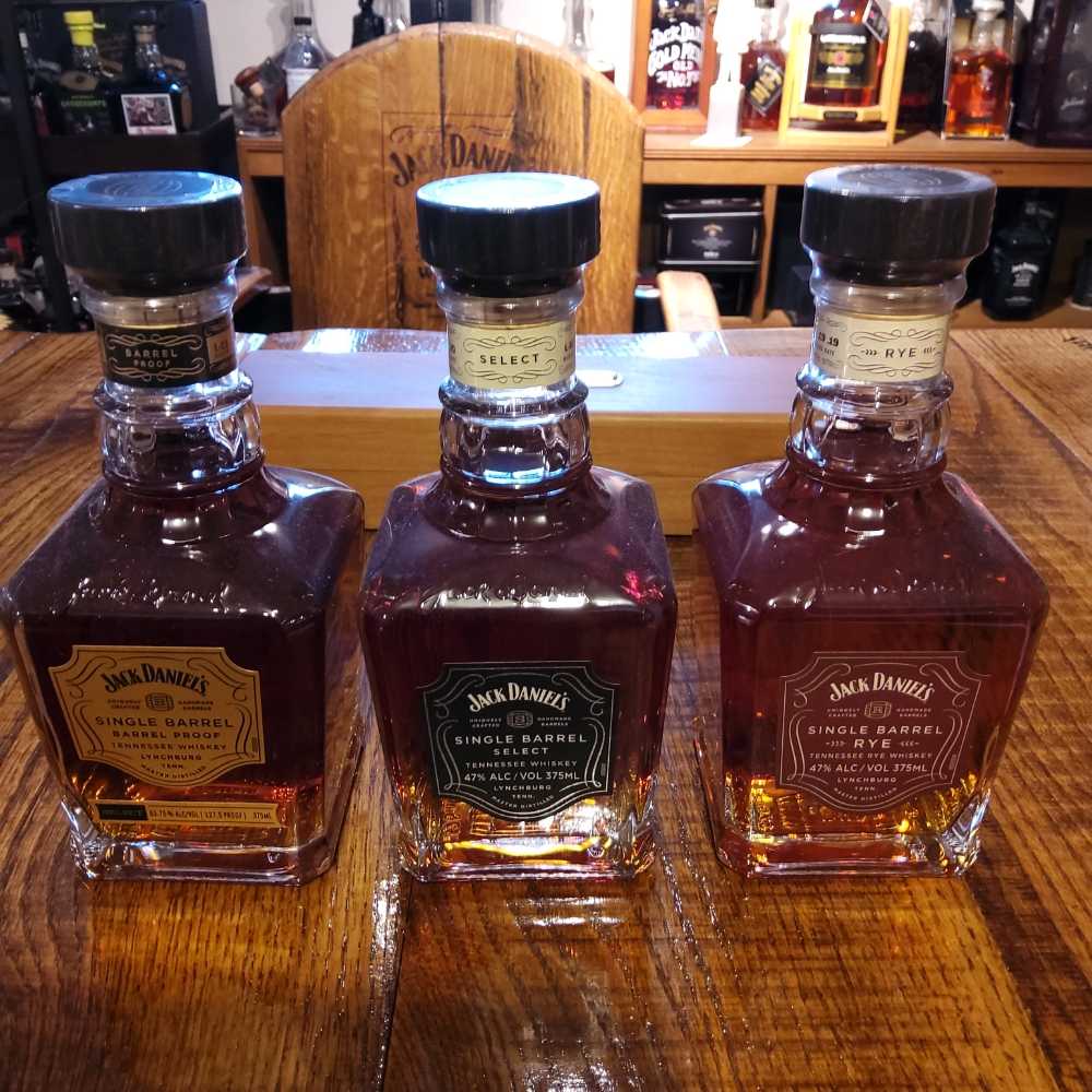 Single Barrel Gift Pack Assortment 375 ml - Jack Daniel‘s Distillery (375 mL) alcohol collectible - Main Image 3