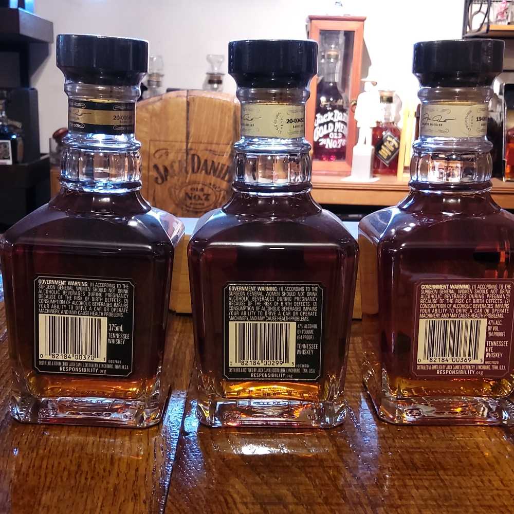 Single Barrel Gift Pack Assortment 375 ml - Jack Daniel‘s Distillery (375 mL) alcohol collectible - Main Image 4