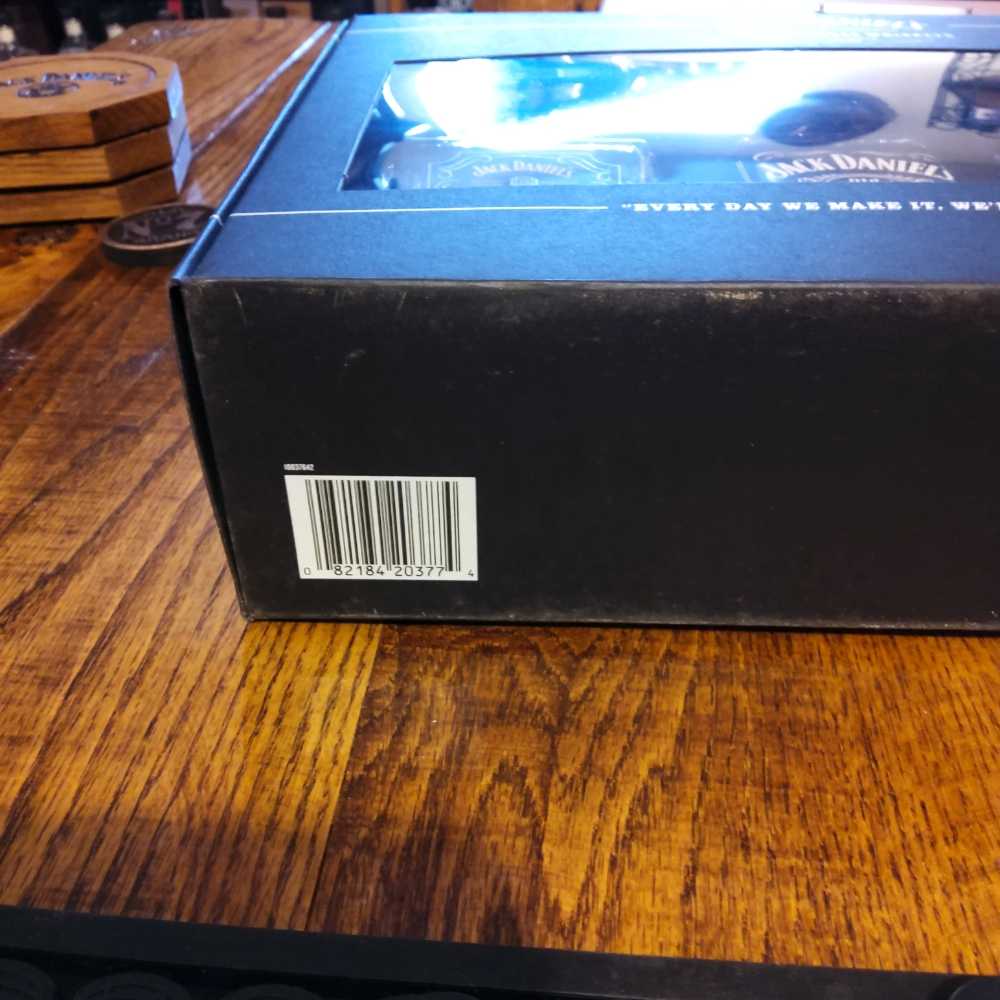 Gift Set Assorted Single Barrel - Black Label - Gen. Jack - Jack Daniel‘s Distillery (375 mL) alcohol collectible - Main Image 4