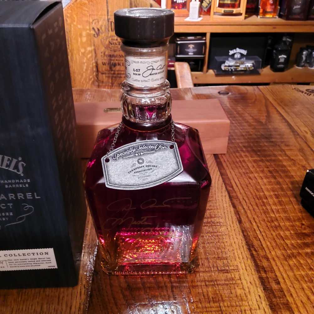 Single Barrel Select Tenn. Squire Association 2018 11-06-19 - Jack Daniels’ Distillery (750 mL) alcohol collectible - Main Image 2