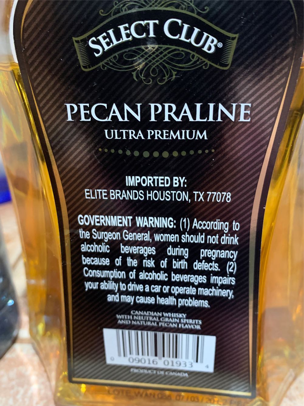 Select Club Pecan Praline Whisky In Leather Bag - Select Club/Canada (750 mL) alcohol collectible [Barcode 009016019334] - Main Image 2