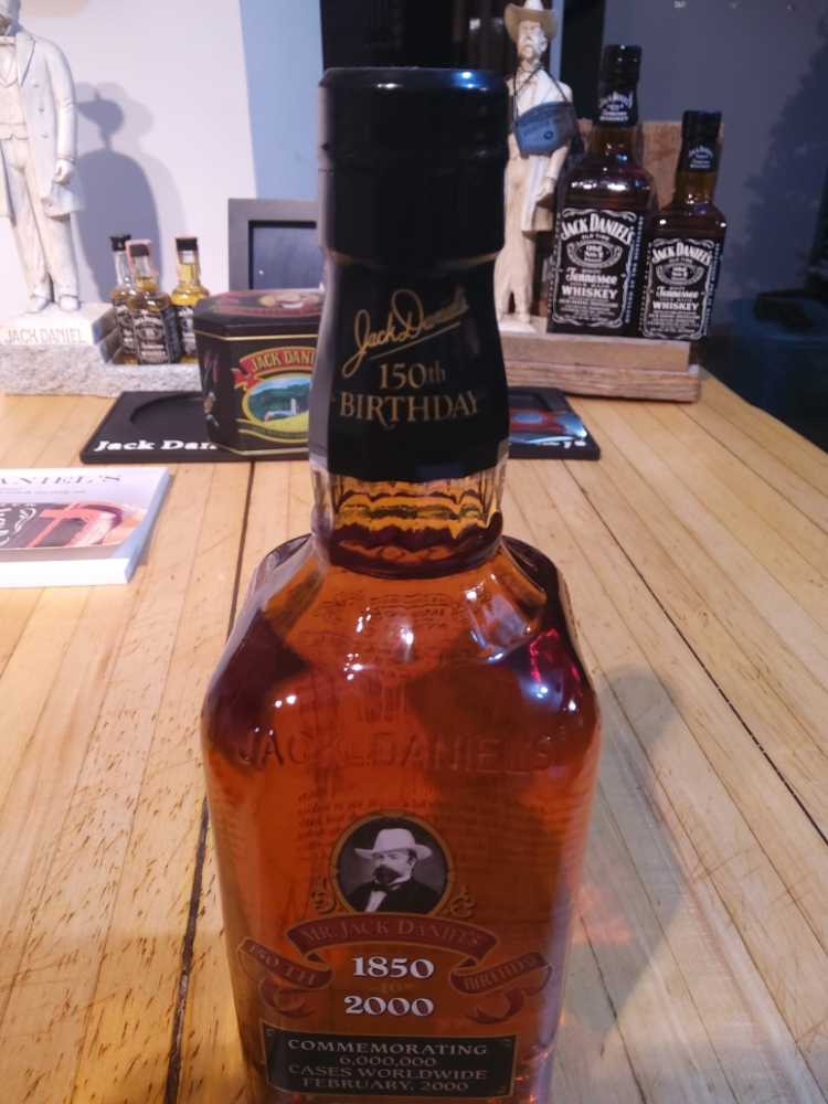 150 th Birthday Commemorating 6 Million Worldwide 2000 With Box - Jack Daniel‘s Distillery (750 mL) alcohol collectible - Main Image 4