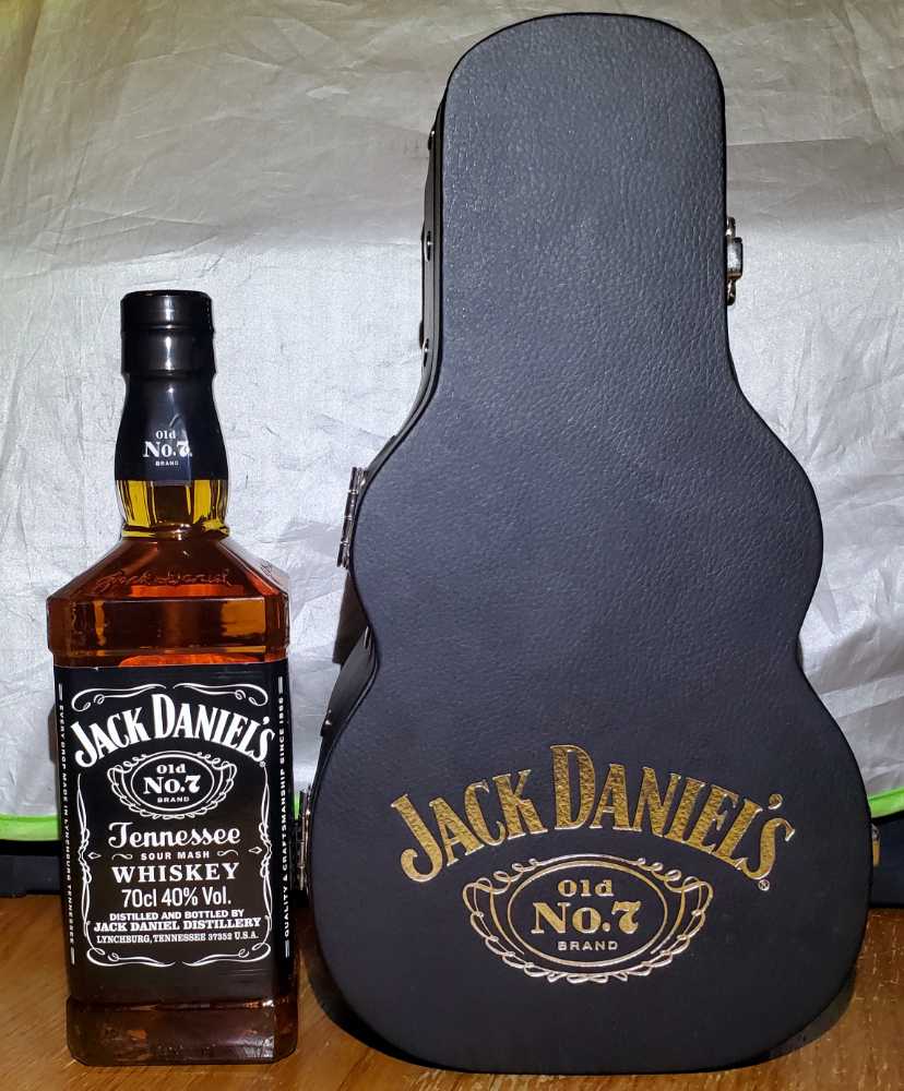 Guitar Case (UK) - Jack Daniel Distillery (700 mL) alcohol collectible [Barcode 5099873089798] - Main Image 3