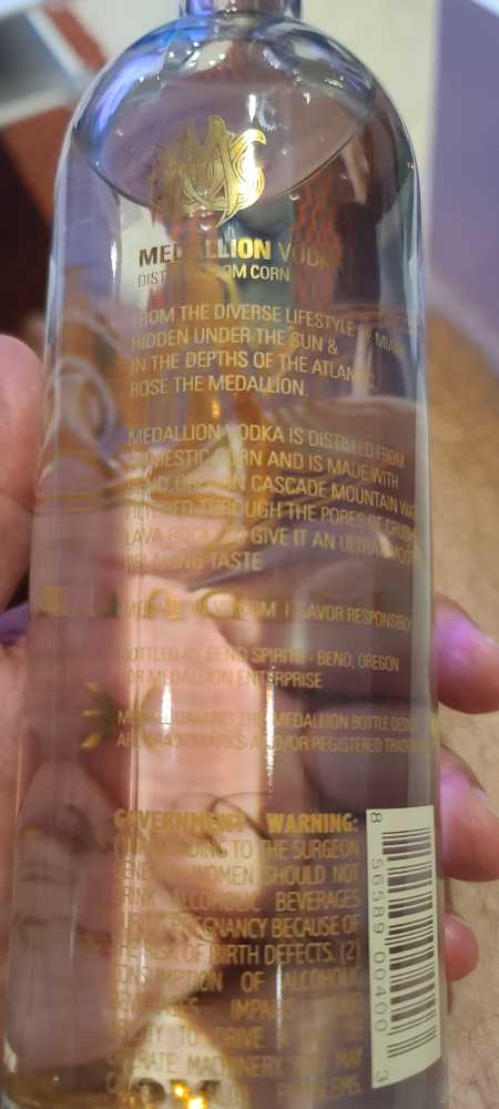 MEDALLION Privileged - Bend Distillery (750 mL) alcohol collectible [Barcode 856589004003] - Main Image 2