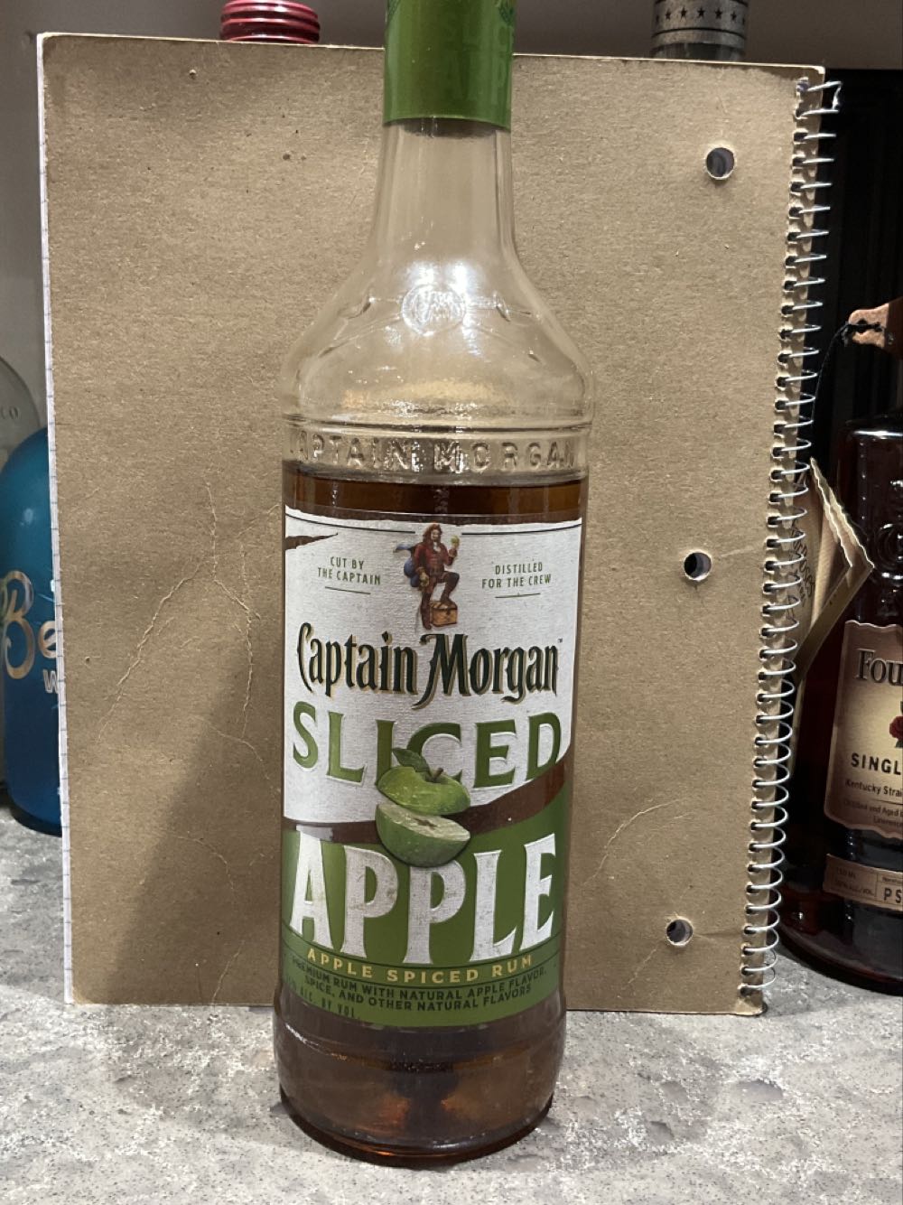 Captain Morgan - Sliced Apple Spiced Rum - Captain Morgan Rum Distillers (750 mL) alcohol collectible [Barcode 082000794172] - Main Image 2