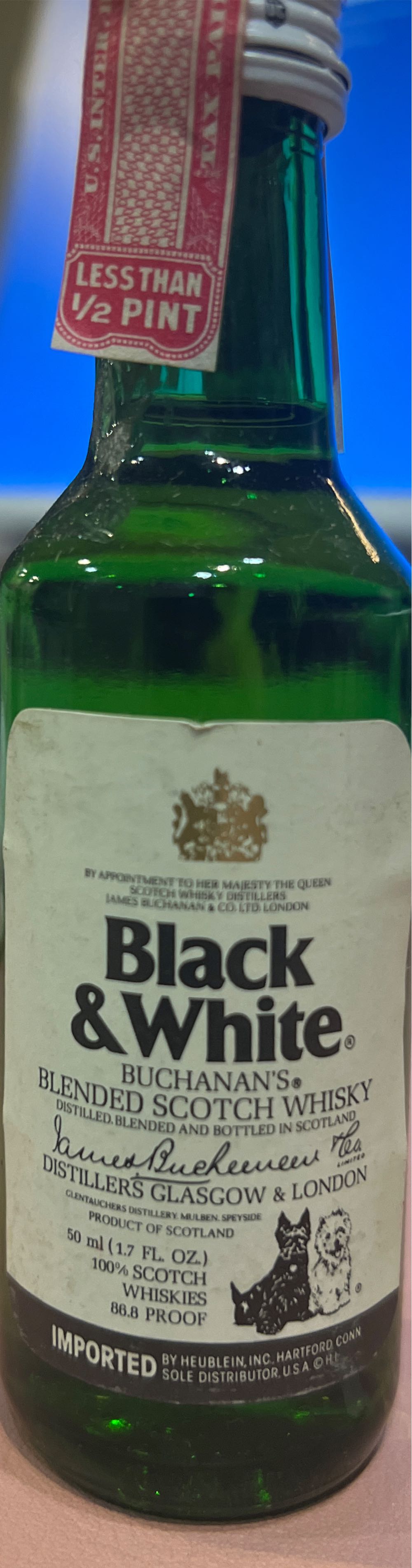 Black & White - James Buchanan & Co (50mL) alcohol collectible [Barcode 50196258] - Main Image 3