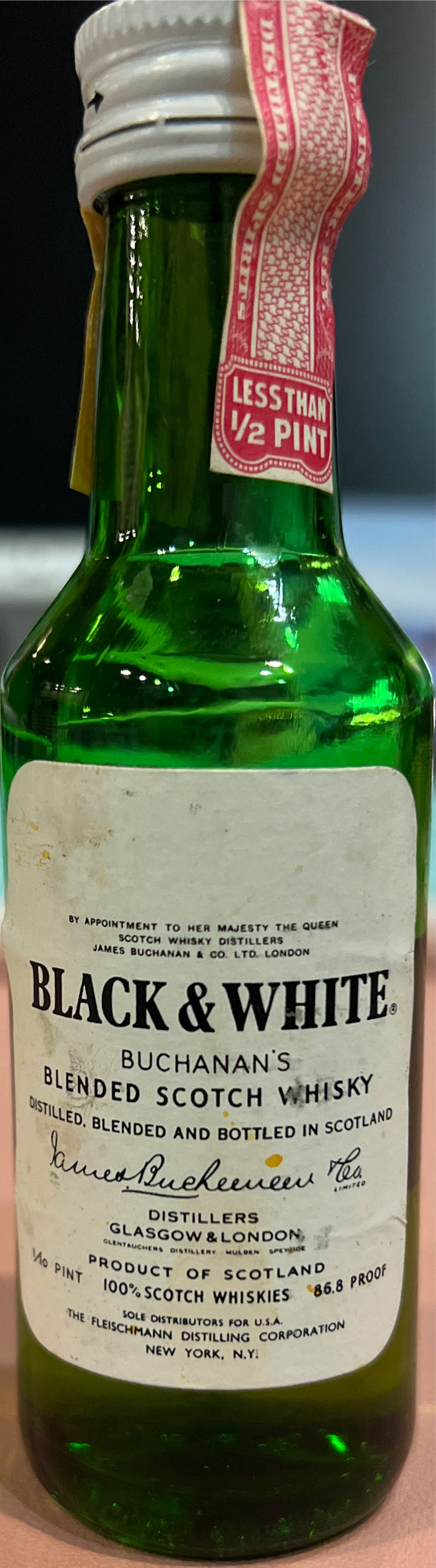 Black & White - James Buchanan & Co (50mL) alcohol collectible [Barcode 50196258] - Main Image 4