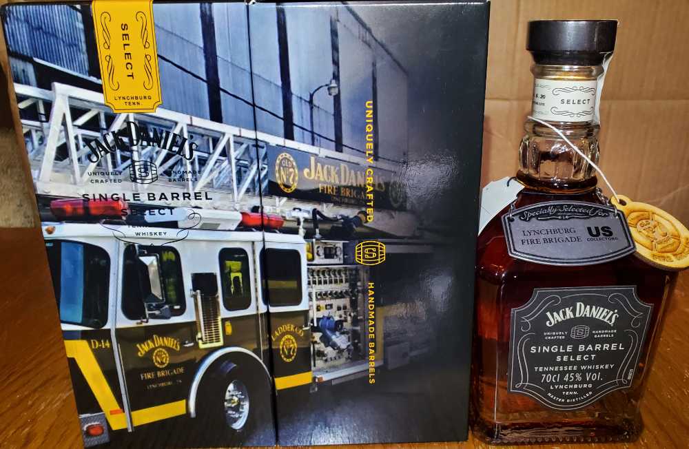 USC ( ) ”Lynchburg Fire Brigade” - Jack Daniels’ Distillery (700 mL) alcohol collectible [Barcode 4092243088637] - Main Image 4