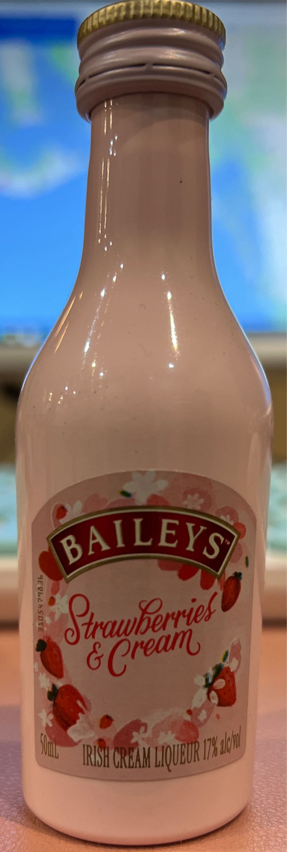Baileys Strawberries & Cream - Paddington Inc. (50 mL) alcohol collectible [Barcode 082000005582] - Main Image 2