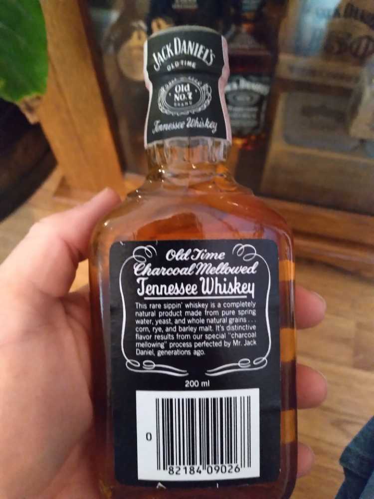 Black Label Fake Seal - Jack Daniel Distillery (200 mL) alcohol collectible [Barcode 082184090268] - Main Image 3