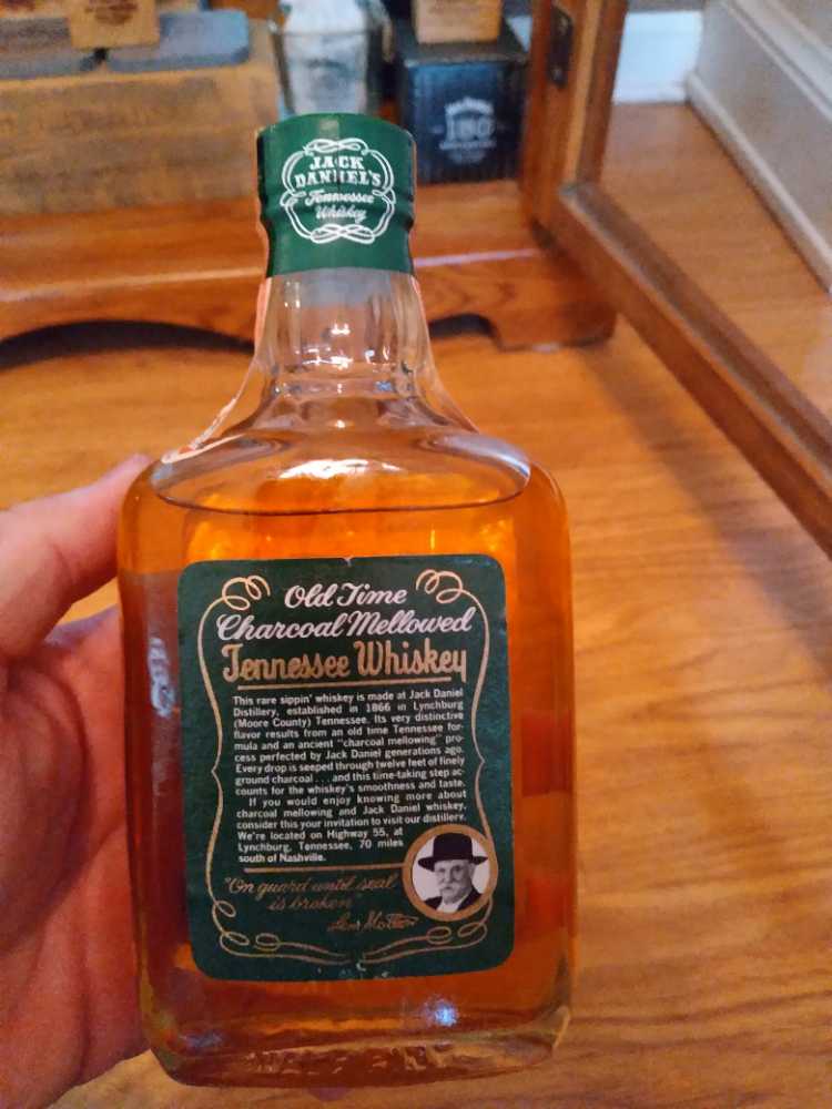 Green label Half Pint - Jack Daniel Distillery (9.6 FL OZ) alcohol collectible - Main Image 3