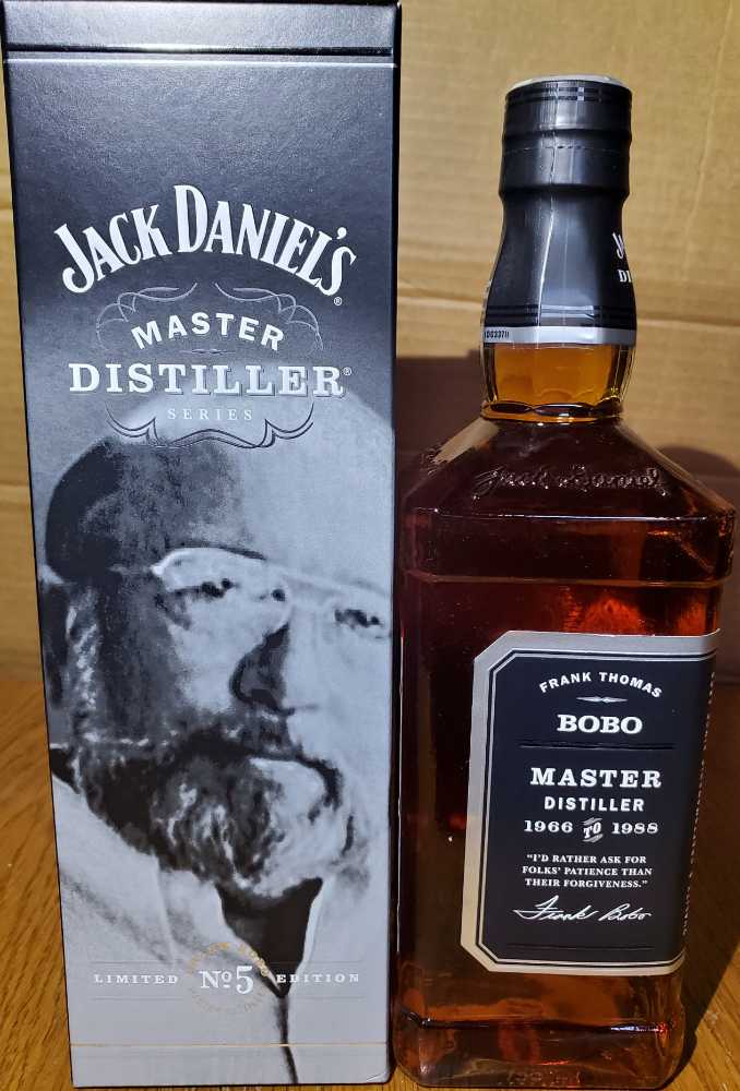 Master Distiller 5 - Jack Daniels’ Distillery (750 mL) alcohol collectible [Barcode 082184065518] - Main Image 3
