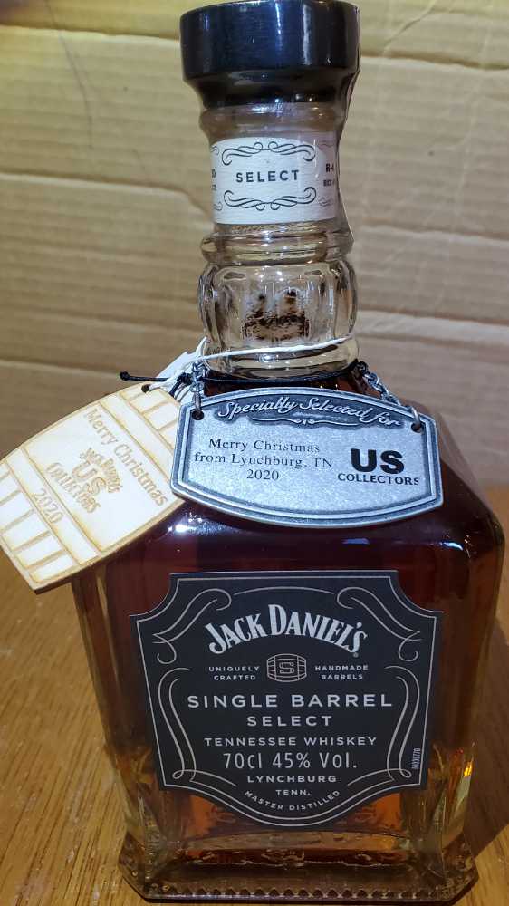 USC (16) "Merry Christmas From Lynchburg, TN 2020” - Jack Daniels’ Distillery (700 mL) alcohol collectible [Barcode 5099873088654] - Main Image 2
