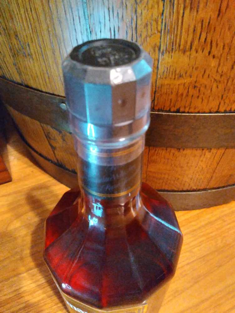 Gentleman Jack With Tag And Box - Jack Daniels Distillery (1 L) alcohol collectible [Barcode 082184084045] - Main Image 2