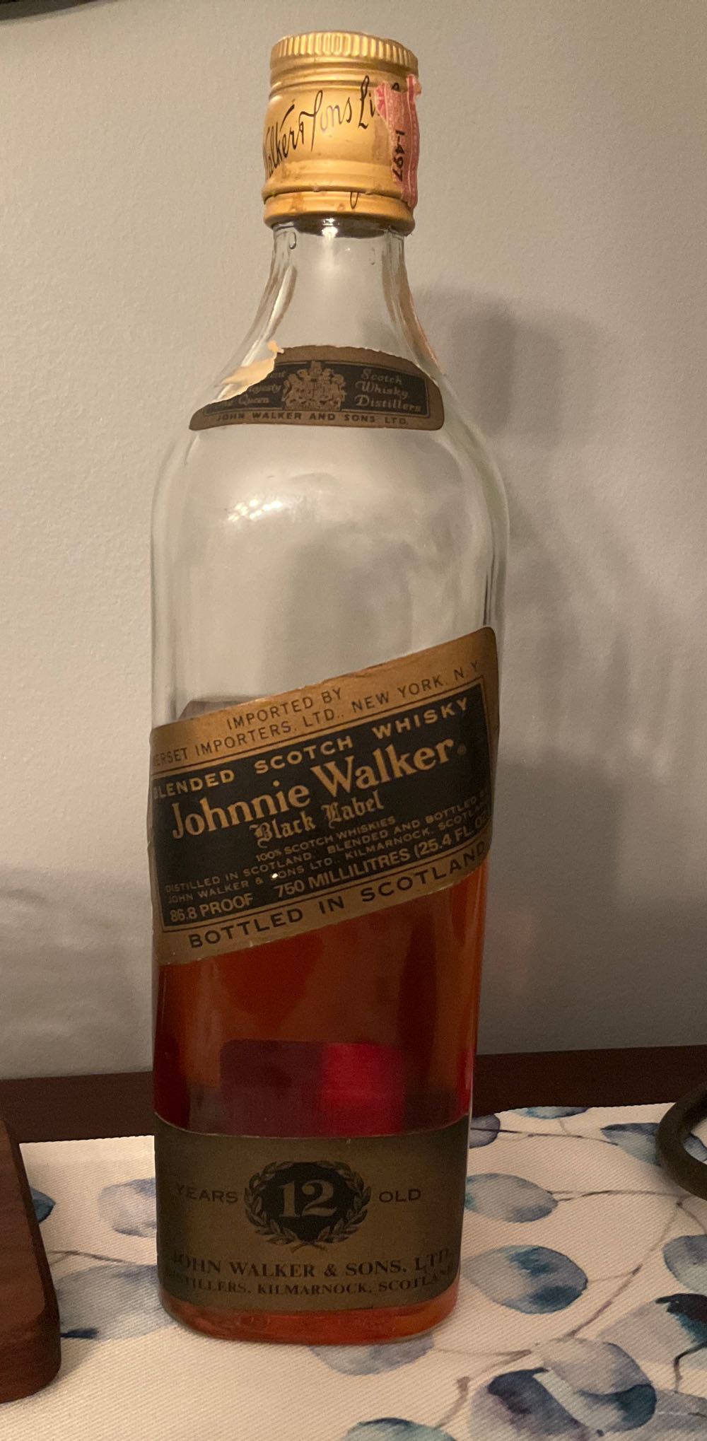 Johnny Walker Scotch Black Label - 12 Year - Jonnie Walker & Sons (750 mL) alcohol collectible [Barcode 088508010301] - Main Image 2
