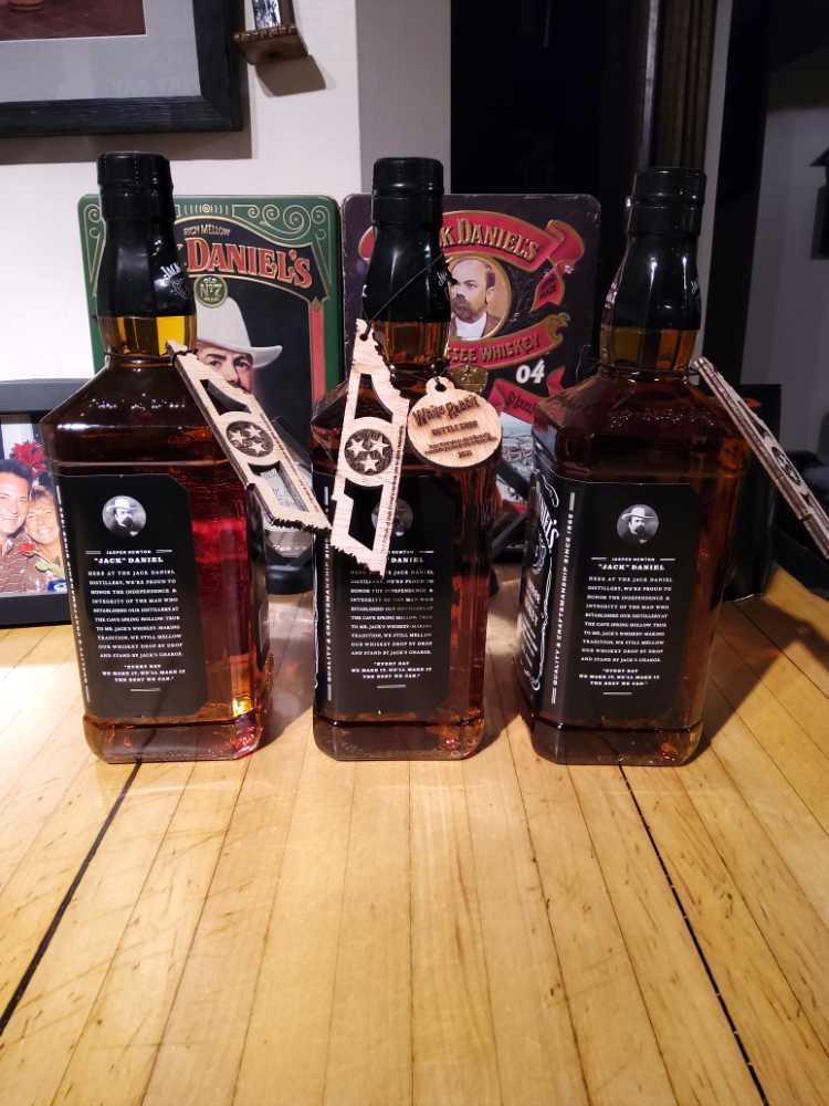 White Rabbit Bottle Shop One Liter Tennessee Hag Tag - Jack Daniels’ Distillery (1 L) alcohol collectible - Main Image 4