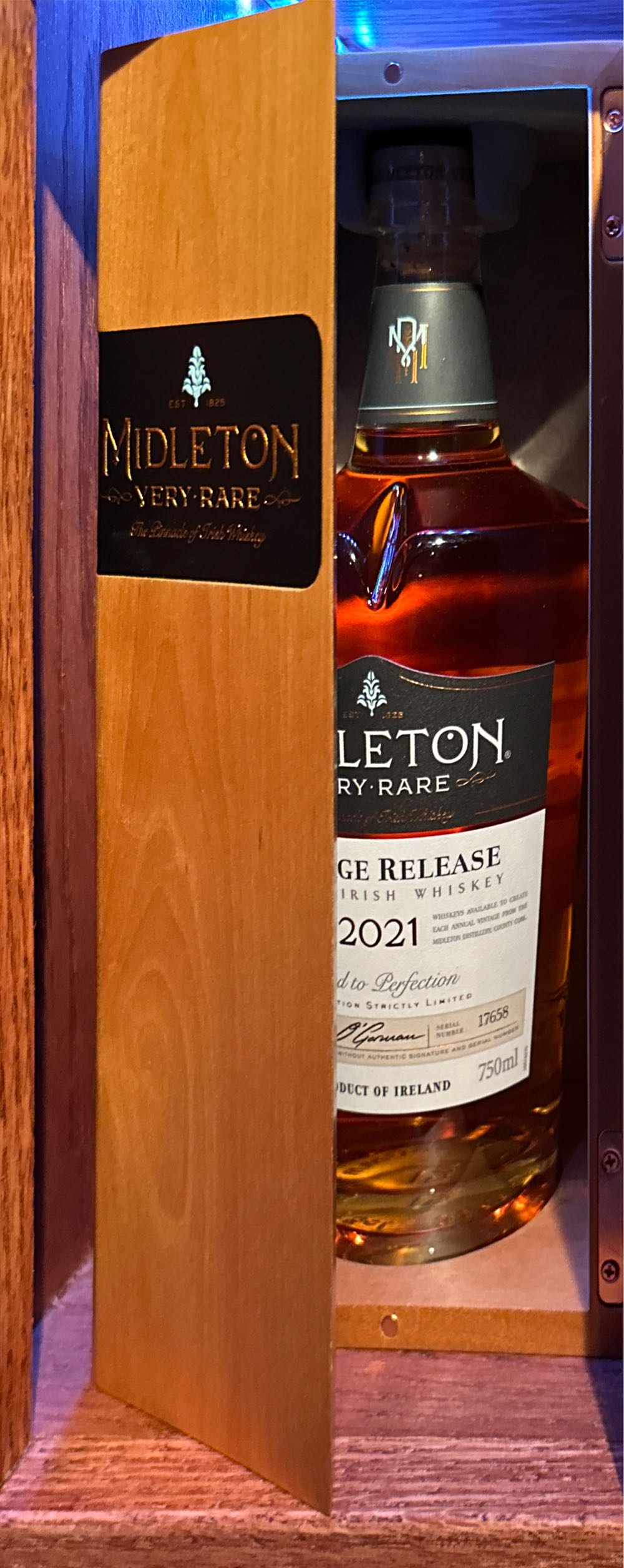 Midleton Very Rare Irish Whiskey 750ml - Middleton Distillery (750 mL) alcohol collectible [Barcode 080432112595] - Main Image 2