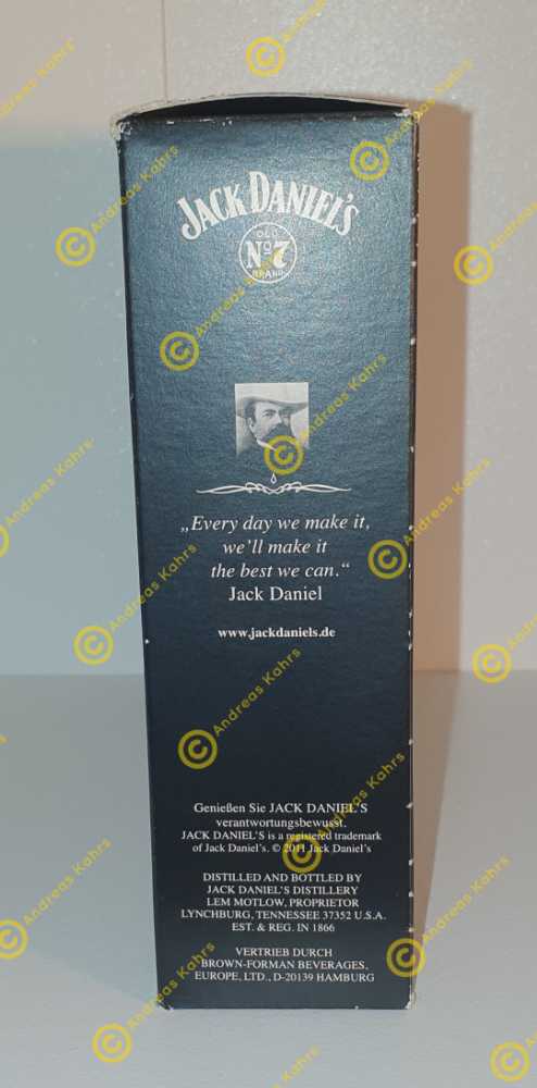 Jack Daniel’s Family of fine Whiskey - Jack Daniels Distillery (50 mL) alcohol collectible [Barcode 4013400506405] - Main Image 3