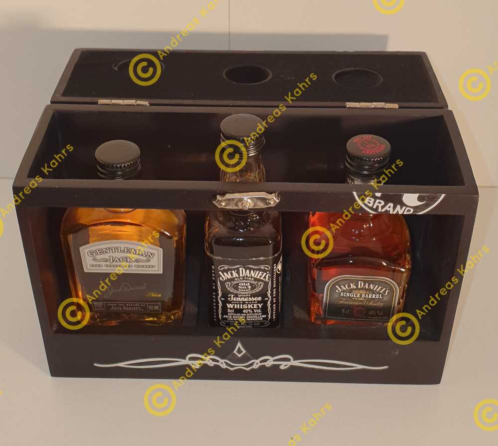Jack Daniels Family of Fine Whiskeys Gift Set wood Box - Jack Daniels Distillery (50 mL) alcohol collectible - Main Image 2
