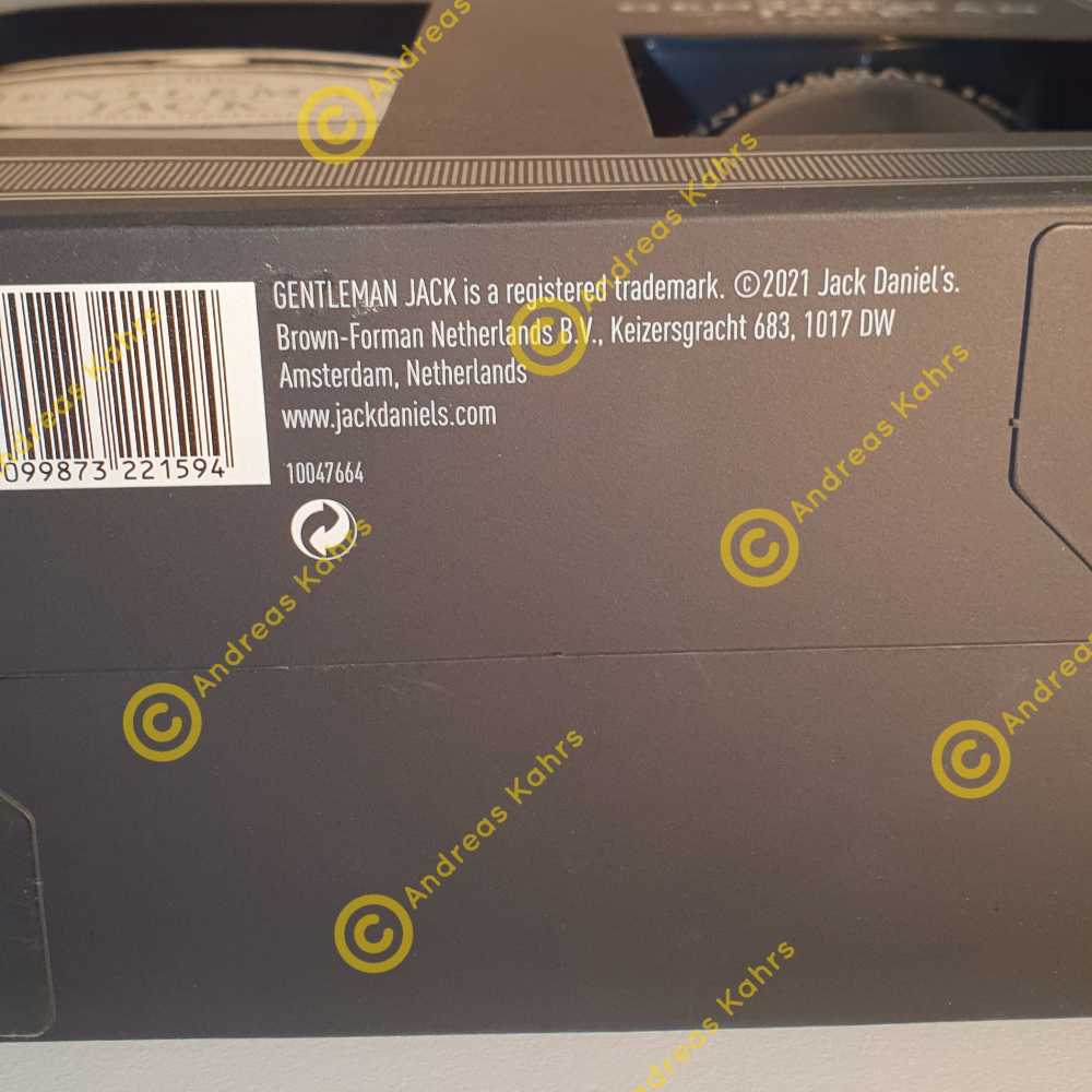 Gentleman Jack - Box with Glass - Jack Daniels Distillery (700 mL) alcohol collectible [Barcode 5099873221594] - Main Image 3