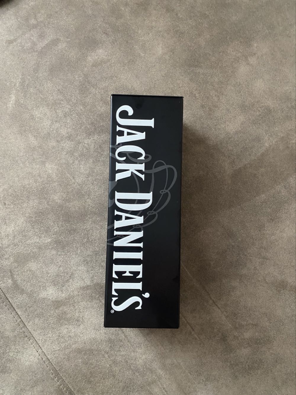 Jahresdose Leer Blacklabel  - Jack Daniels Distillery (700 mL) alcohol collectible [Barcode 5099873218440] - Main Image 4