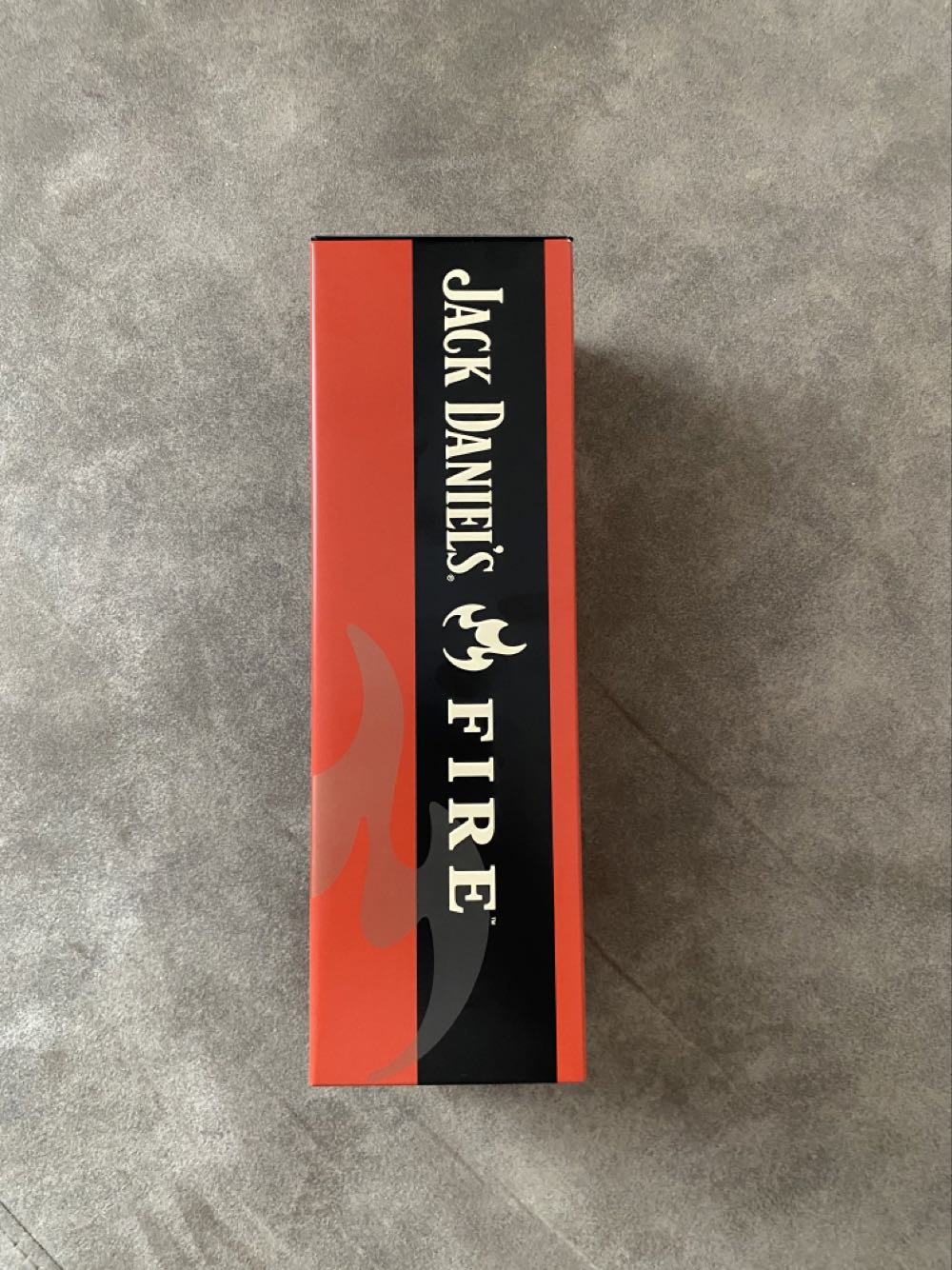 2019 (1) - Jack Daniel’s Tin Set - Fire - Jack Daniel‘s Distillery (700 mL) alcohol collectible [Barcode 5099873010686] - Main Image 2