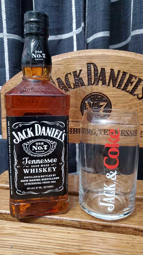 Jack & Coke Gift Set - Jack Daniel‘s Distillery (750 mL) alcohol collectible [Barcode 082184205297] - Main Image 2
