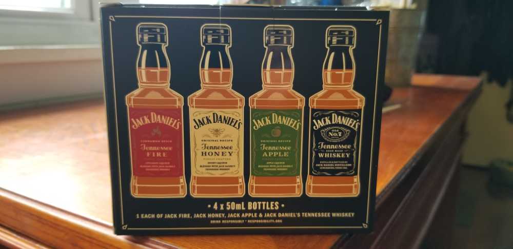 50ML Square Gift Set - Jack Daniel‘s Distillery (50 mL) alcohol collectible [Barcode 082184205501] - Main Image 2