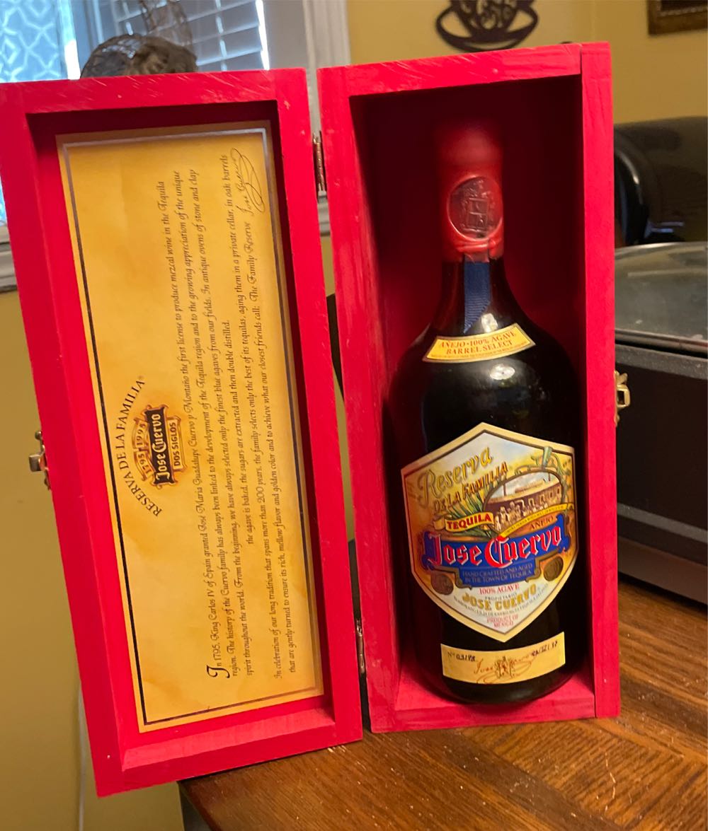 Jose Cuervo Reserva De La Familia First Edition - José Cuervo Distillery (750 mL) alcohol collectible [Barcode 083960708131] - Main Image 2