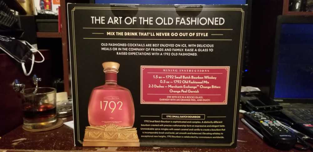 1792 Small Batch Old Fashioned Set - Barton 1792 Distillery, Bardstown, KY (750 mL) alcohol collectible [Barcode 088004045340] - Main Image 2