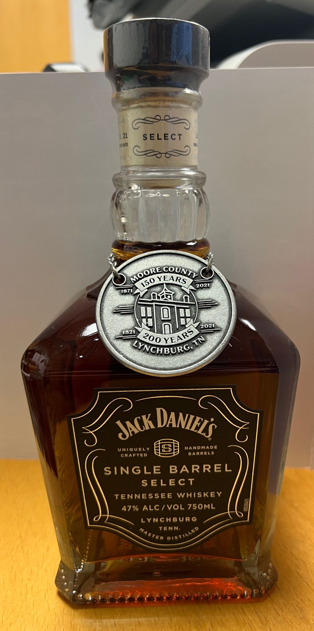 200 Year’s Lynchburg Christmas In 2021 - Jack Daniel Distillery (750 mL) alcohol collectible [Barcode 082184087008] - Main Image 2