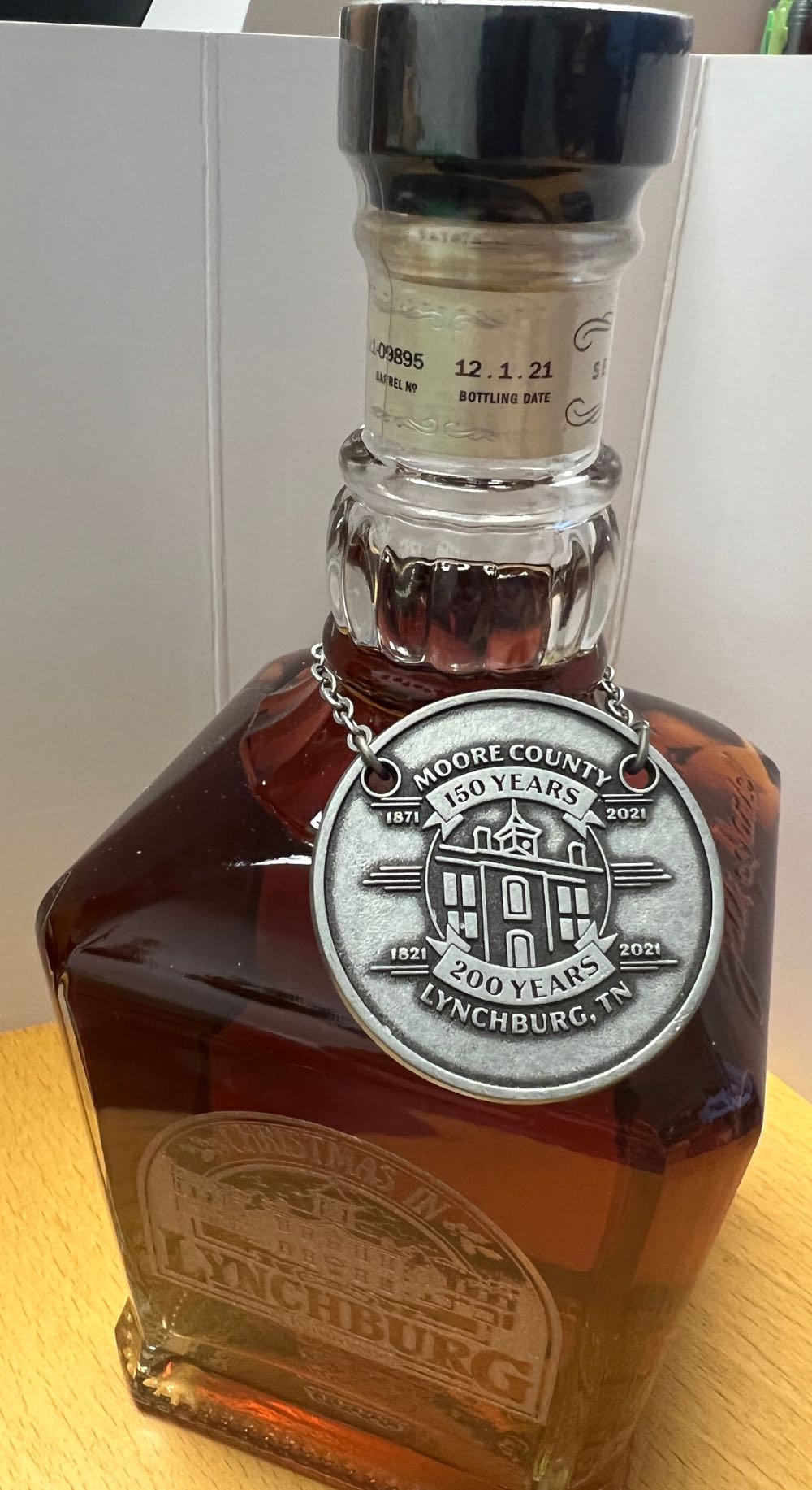 200 Year’s Lynchburg Christmas In 2021 - Jack Daniel Distillery (750 mL) alcohol collectible [Barcode 082184087008] - Main Image 3