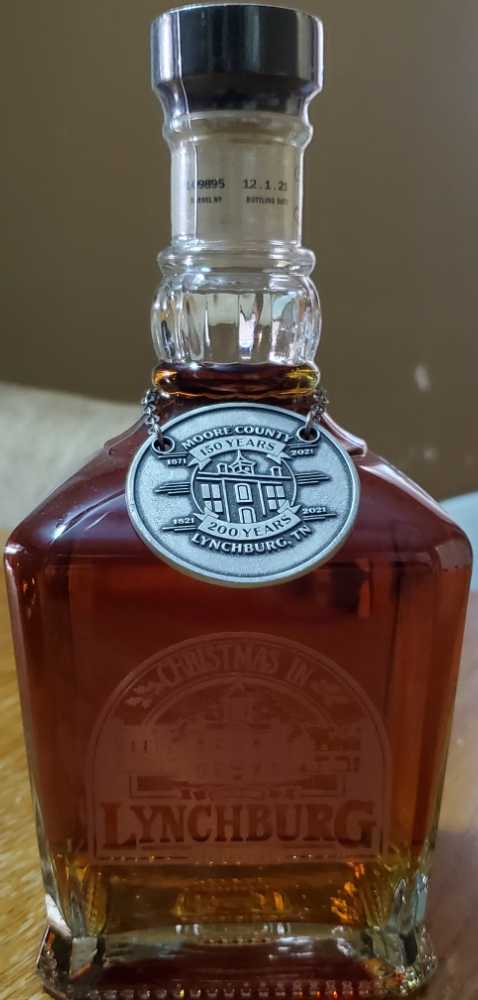 Single Barrel Select "Christmas In Lynchburg” - Jack Daniels’ Distillery (750 mL) alcohol collectible [Barcode 082184087008] - Main Image 2